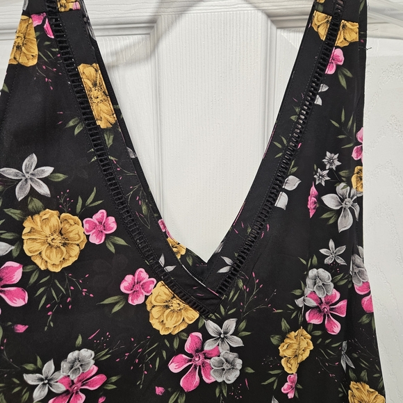 Torrid Black Floral Tank Top - Picture 3 of 4